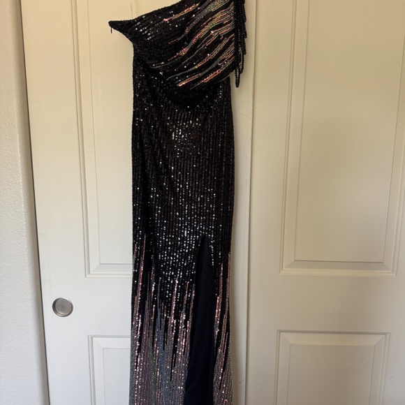 Kalinnu One Shoulder Black Sequin Gown Size 6 - Picture 13 of 13
